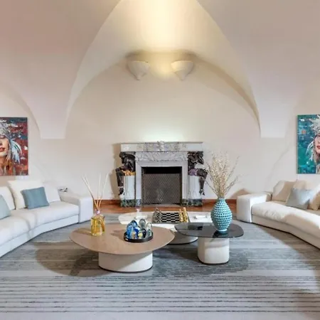The Sits Right At The Of The Island Of Villa Capri